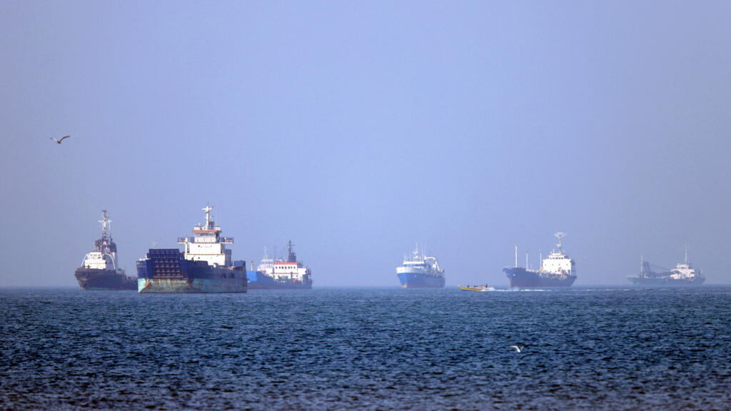 Middle East war live: UK and France to host defence talks on Hormuz shipping mission