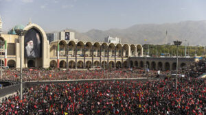 Mourners demand ‘revenge’ for slain Iranian leader (VIDEOS)